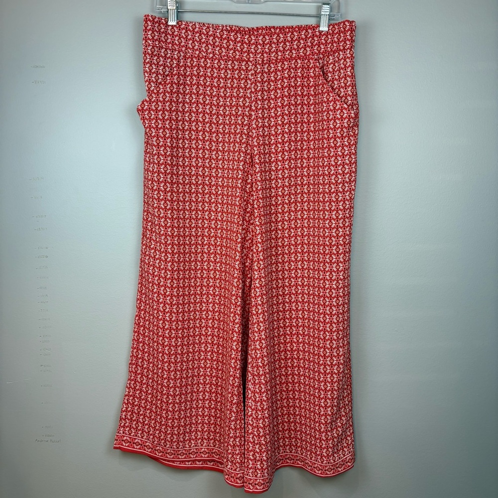 Max Studio Crop Pants L Pull On Elastic Waist Silky Red Floral Wide Leg Comfort